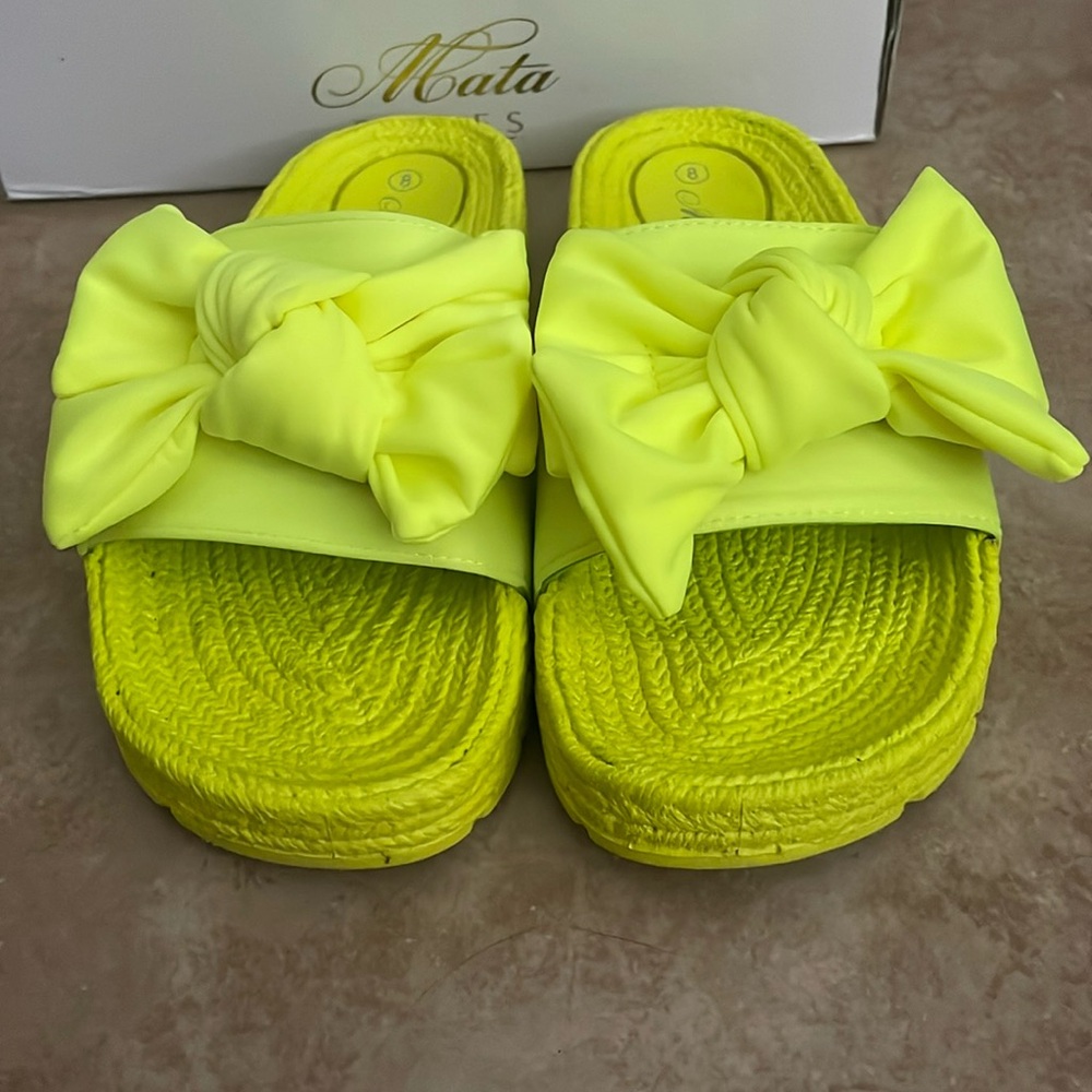 Neon Yellow Bow Slides Womens 8 BNIB